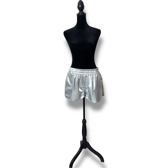 Pumpkino Shiny Silver Retro Inspired Elastic Waist Front Pockets Shorty Shorts - Picture 12 of 16